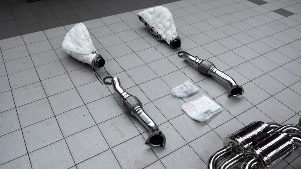 Cat replacement pipes that reduce exhaust gas backpressure