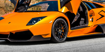 How To Import a Lamborghini or Ferrari to the UK Logo