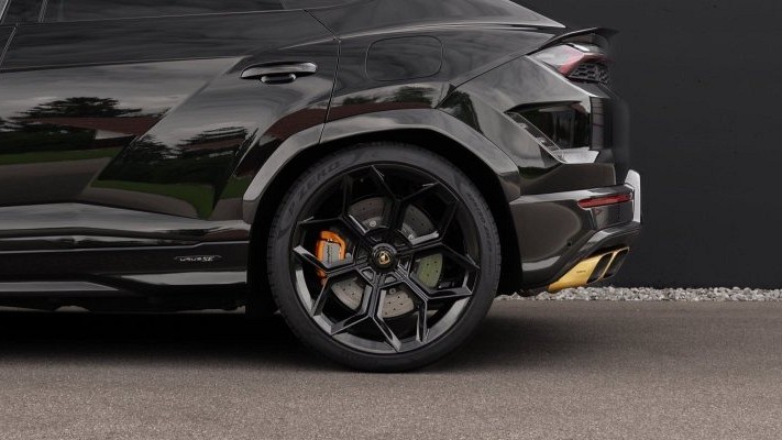 Photo of Novitec Gold Tailpipes for the Lamborghini Urus SE - Image 2