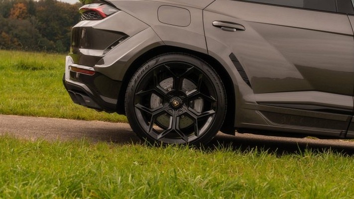 Photo of Novitec Black Tailpipes for the Lamborghini Urus SE - Image 2