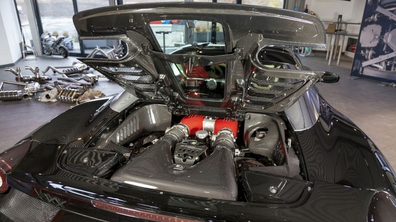 Photo of Capristo Engine Cover Set in Carbon Fibre (Spider) for the Ferrari 458 Italia/Spider - Image 3