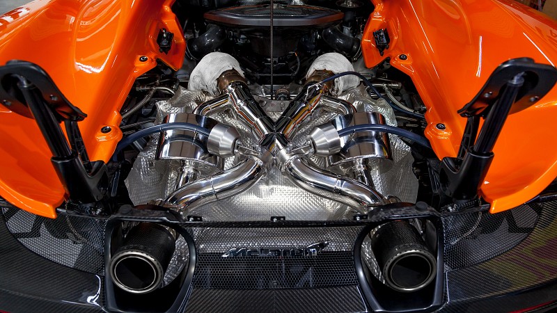 Photo of Capristo Valved rear silencer (X pipe ) with heat protection, remote and carbon tips for the McLaren 675LT Coupe/Spider - Image 4