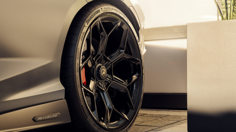 Photo of Novitec NL5 Forged Wheel with Central-Lock Look for the Lamborghini Huracan EVO/EVO RWD - Image 6