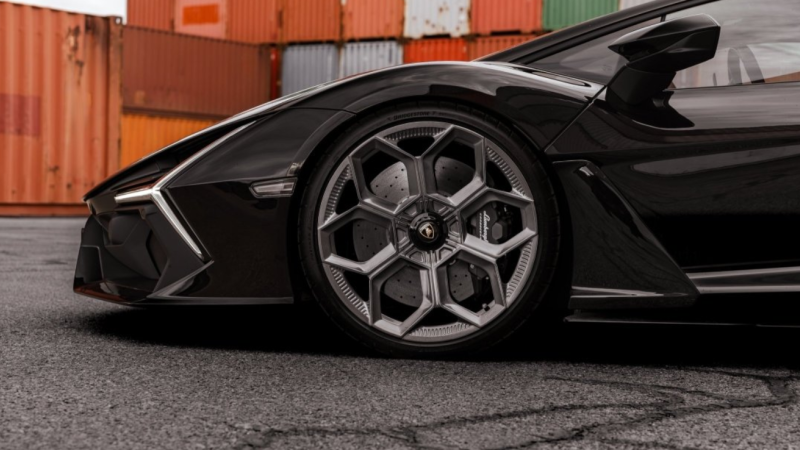 Photo of Novitec NL5 Forged Wheel with Central-Lock Look for the Lamborghini Huracan EVO/EVO RWD - Image 9