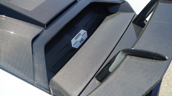 Photo of Novitec Carbon Fibre Engine Bonnet Cover for the Lamborghini Huracan EVO/EVO RWD - Image 2