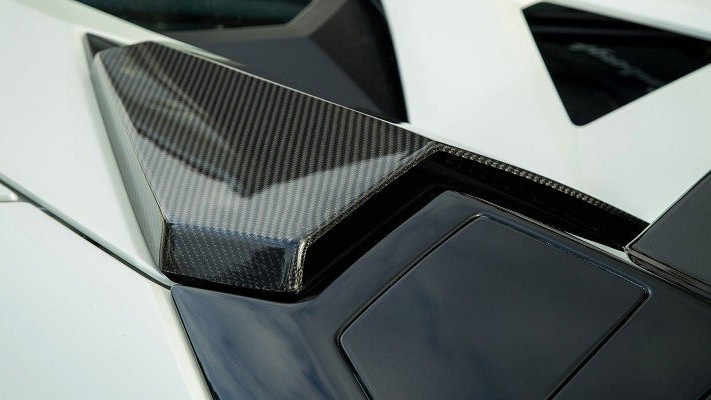 Photo of Novitec Roof-air-guide (Roadster only) for the Lamborghini Aventador Ultimae LP780-4 - Image 2
