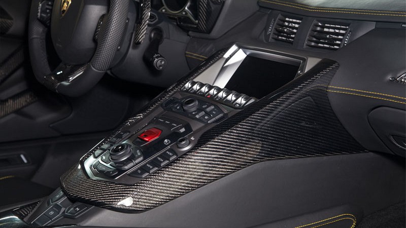 Photo of Novitec Cover for center-console for the Lamborghini Aventador S LP740-4 - Image 2