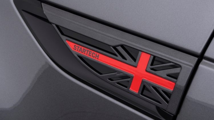 Photo of Startech Union Jack Fender Insert for the Land Rover Discovery 5 (L462) - Image 2