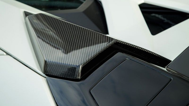 Photo of Novitec Roof Air Scoop (Roadster) for the Lamborghini Aventador LP700-4/LP720-4 - Image 3