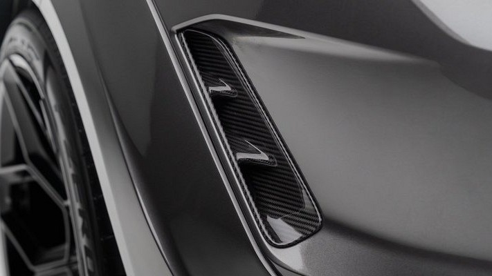 Photo of Novitec Carbon Rear Bumper Side Cover for the Lamborghini Urus SE - Image 1